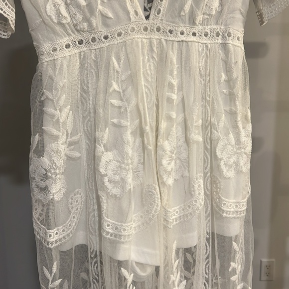 Honey Punch White Lace Deep V Maxi Dress with Shorts Small - Picture 7 of 8